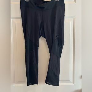 NIKE Dri-fit Capri Athletic Leggings Size XL
